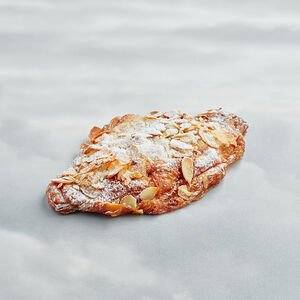 Круассан с миндальным кремом