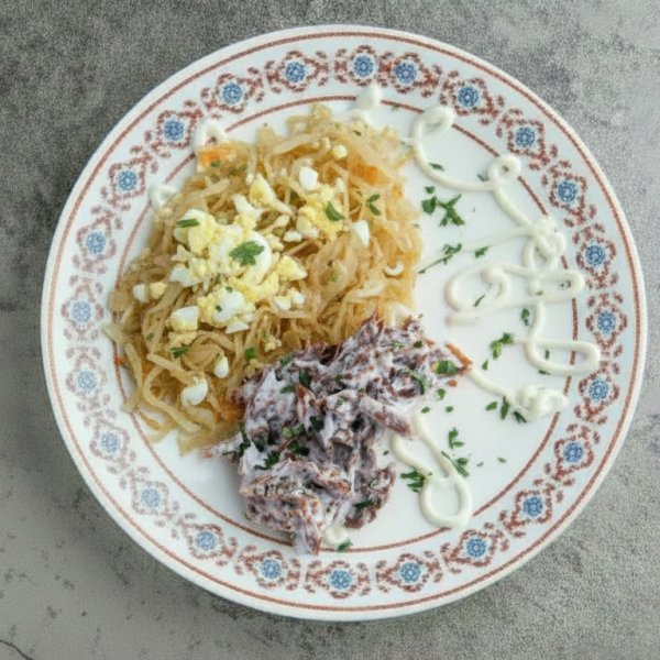 Грибы в сливках с капустой и яйцом